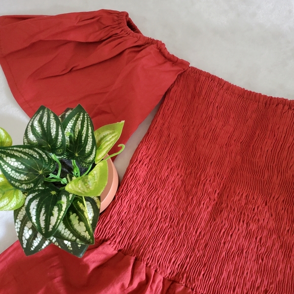 Off Shoulders Smocked Jumpsuit - Picture 3 of 5